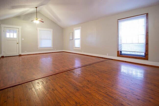 Building Photo - 416 E Huntsville Rd