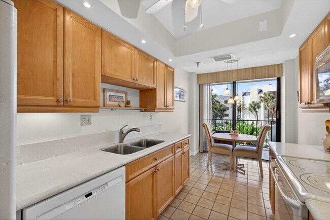 Building Photo - 1300 Jimmy Buffett Mem Hwy