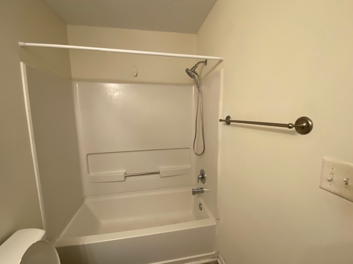 Bedroom 3's Private Bath - 1311 Harts Ridge Dr