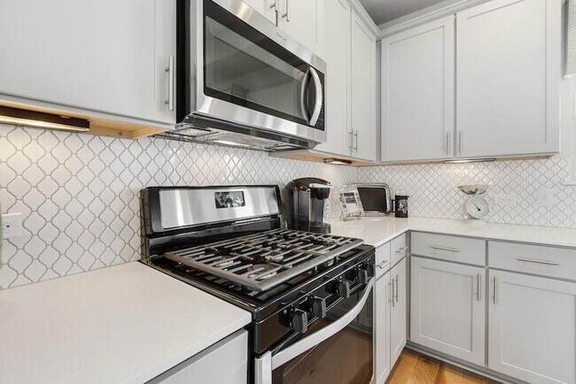 Building Photo - 10021 Dawn Pearl Dr