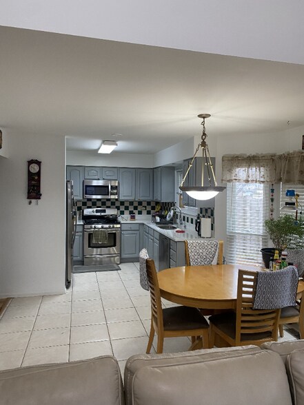 Building Photo - 712 Legends Dr