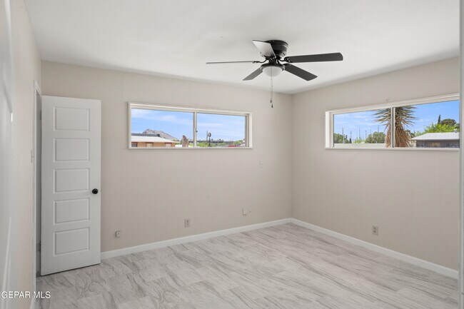 Building Photo - 4317 Larchmont Dr