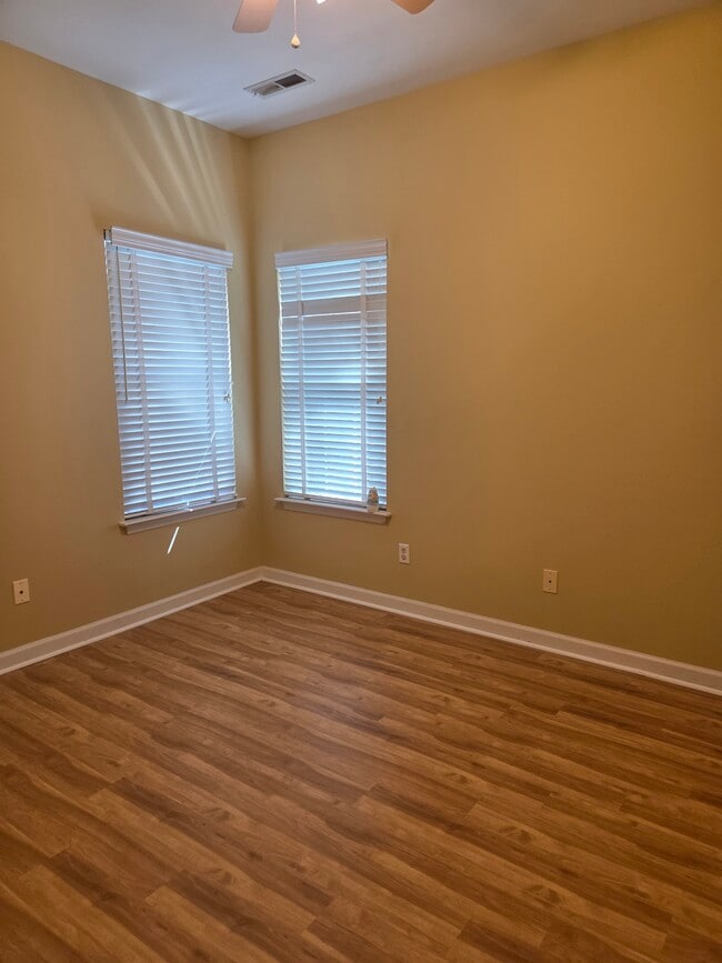 Building Photo - 2600 Kingsley Ct