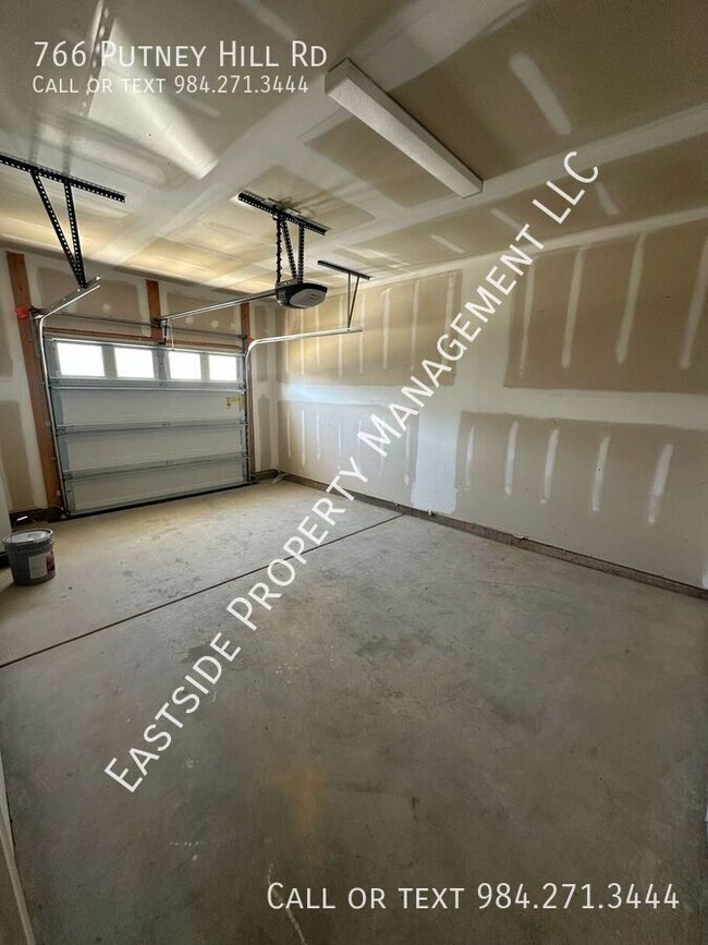 Building Photo - 766 Putney Hl Rd