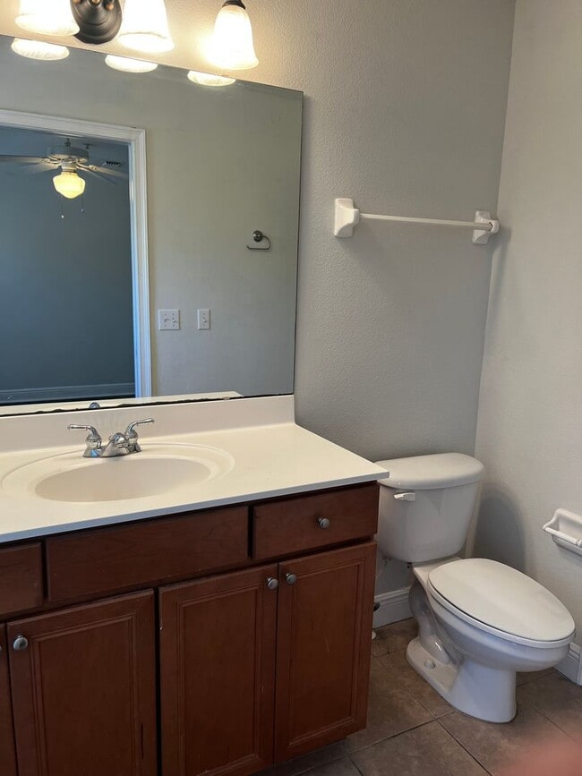 Building Photo - Milk District Townhouse!!