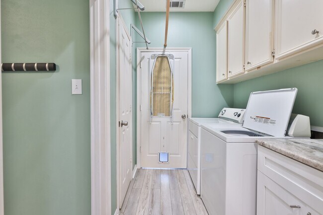 Building Photo - 2110 Gunwale Cir