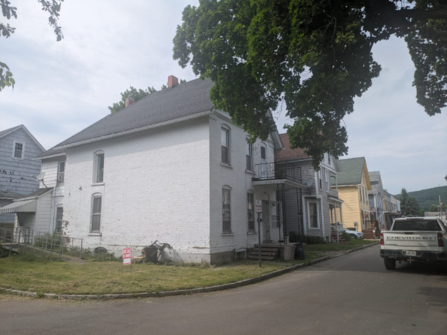 Building Photo - 128 Hornell St