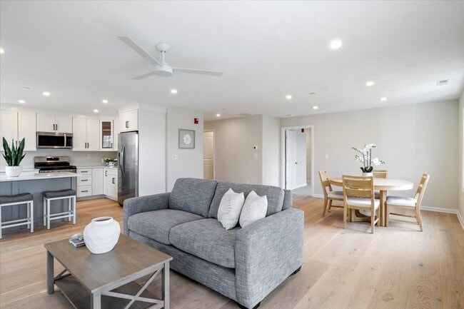 Building Photo - 32 Regency Cir