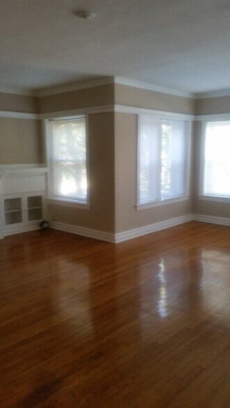 Building Photo - 6636 S Woodlawn Ave