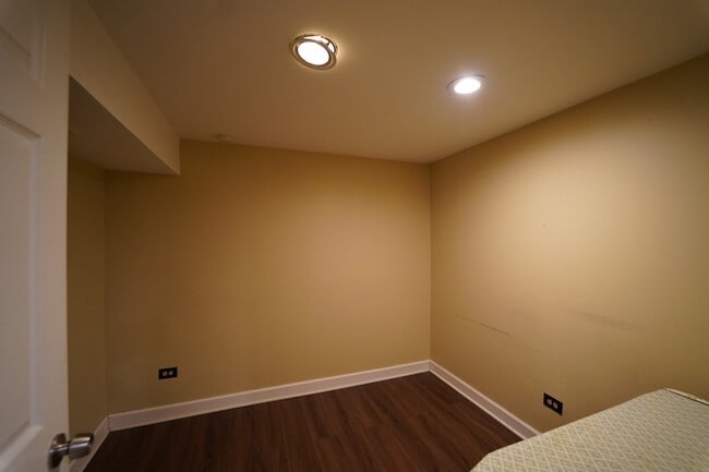 Building Photo - 807 Mansfield Ct