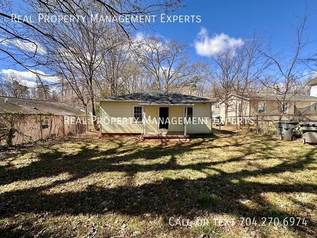 Building Photo - 3115 Amay James Ave