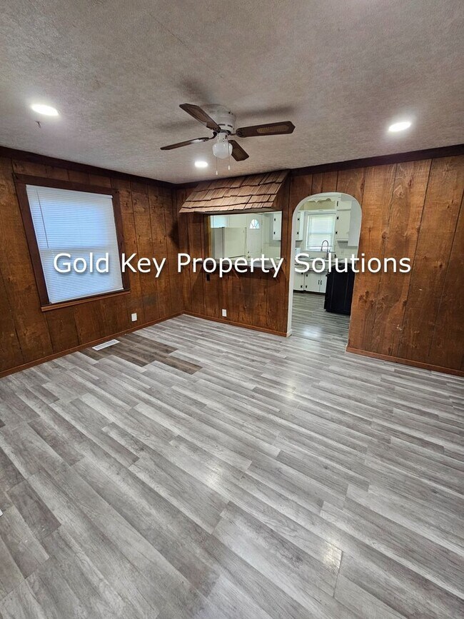 Building Photo - 408 E 35th St