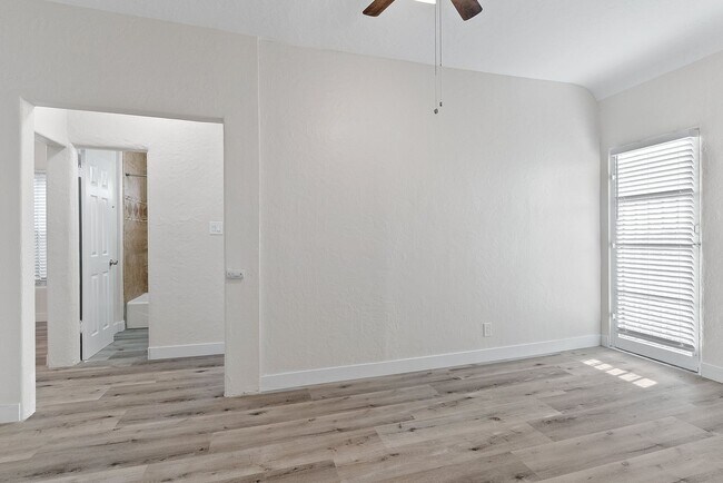 Interior Photo - 722-726 Maine Avenue