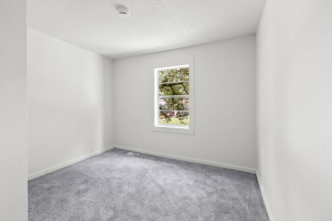 Building Photo - Beautiful Fully Renovated Midfield Home