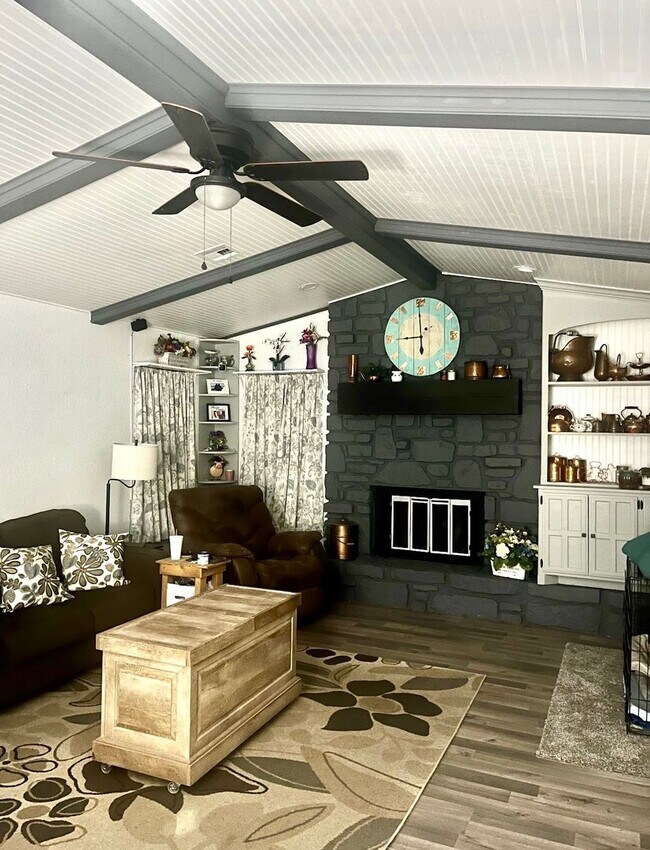 Building Photo - Stunning Newly Remodeled 3 Bedroom, 2 Bath Home!  More Pictures Coming!