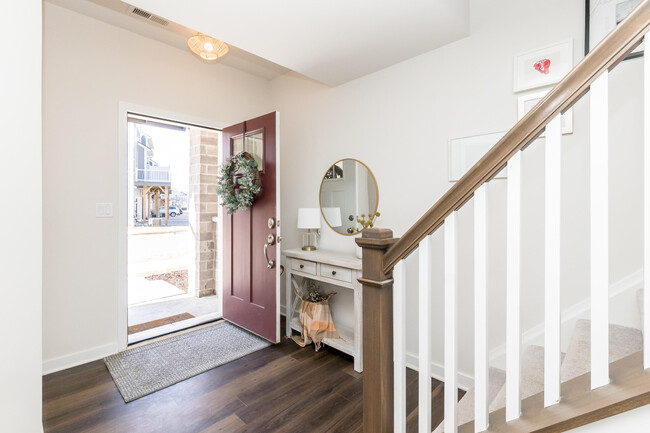 Building Photo - 2865 Rayfield Ave