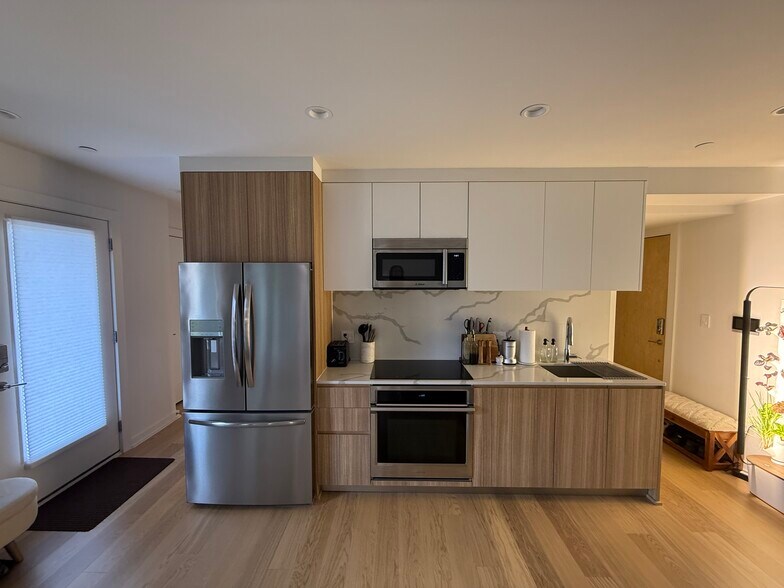 Building Photo - 2216 40th Pl NW