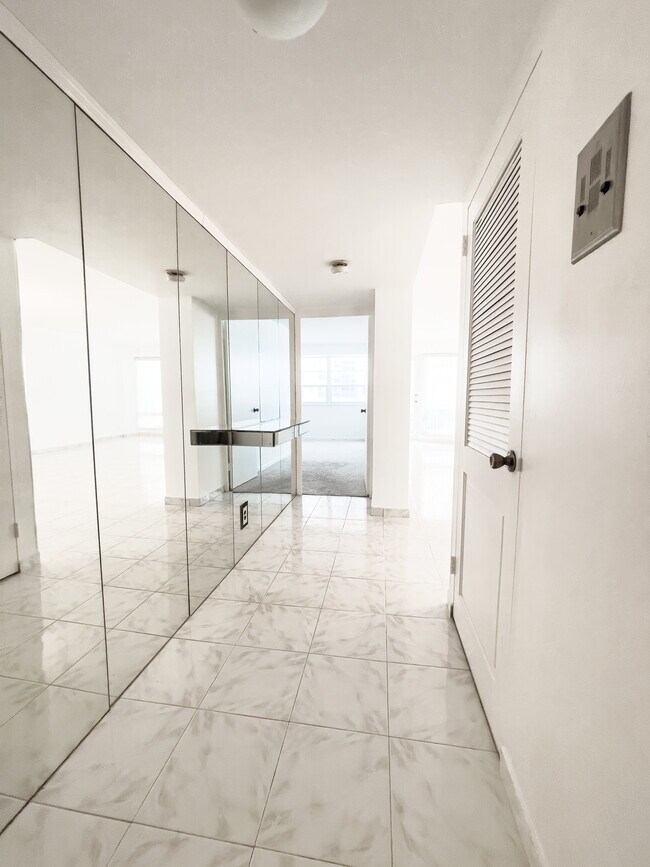 Building Photo - 3430 Galt Ocean Dr