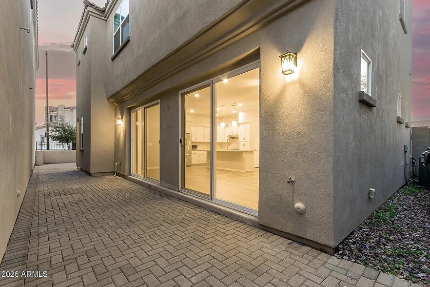 Building Photo - 1476 E Shannon St