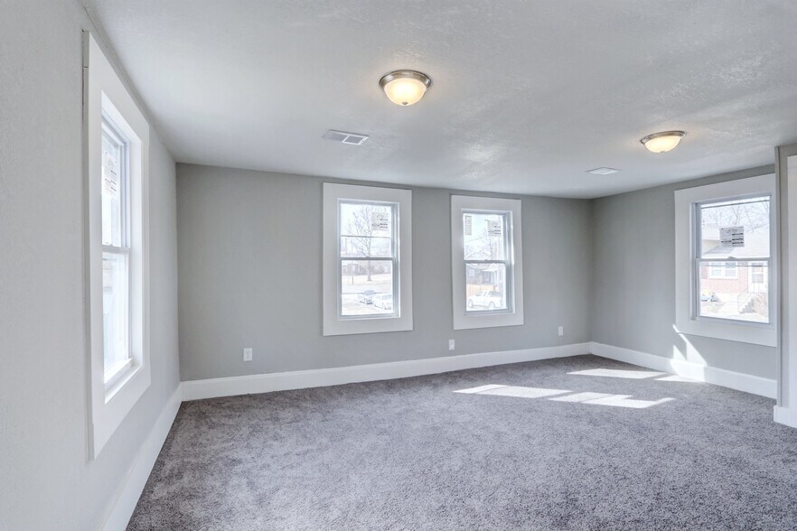 Building Photo - 505 E Wall St