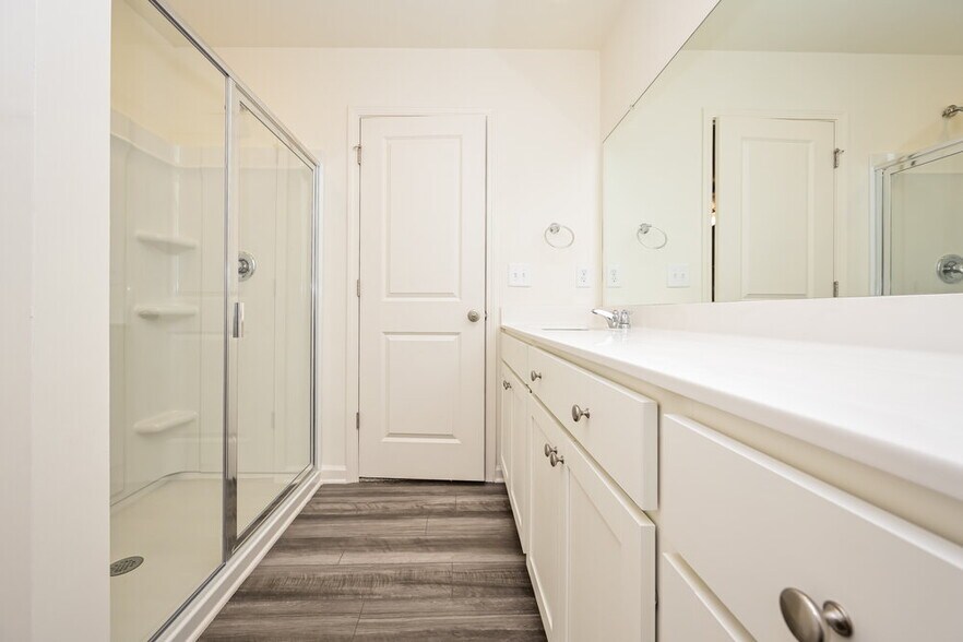 Building Photo - 7661 Saffron Ave