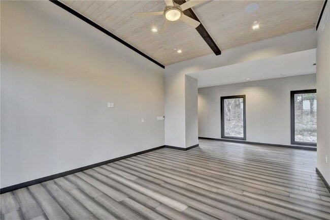 Building Photo - 600 Barrett Ln