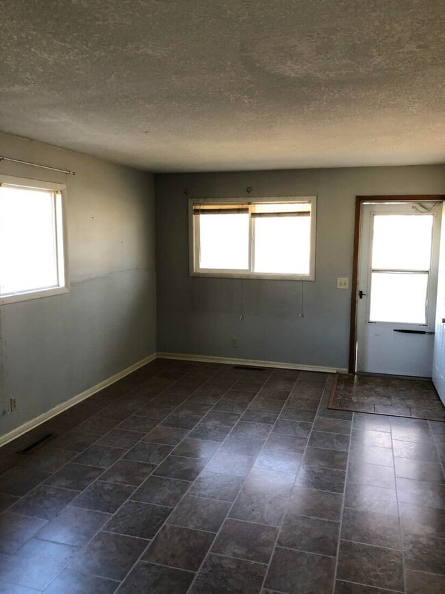 Building Photo - 1011 Cottonwood St