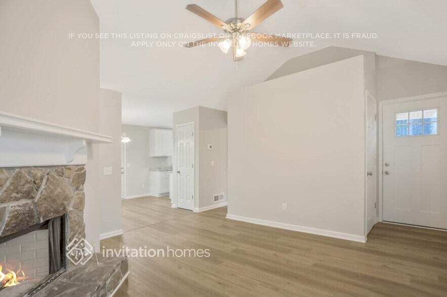 Building Photo - 3335 Catalina Dr