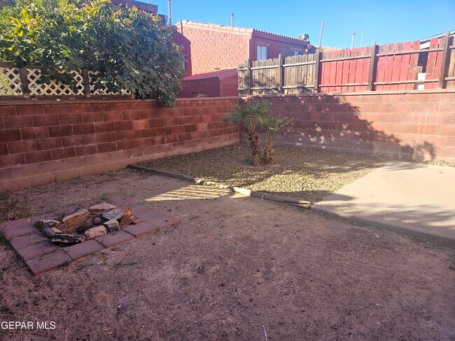 Building Photo - 11054 Sunshine Ct