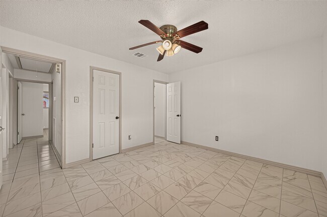 Building Photo - 5206 Olana Dr