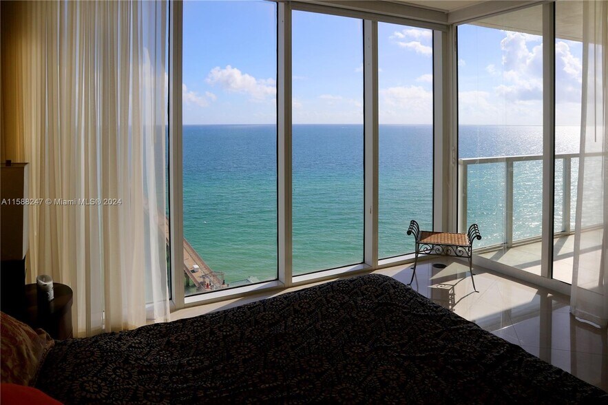 Building Photo - 16699 Collins Ave