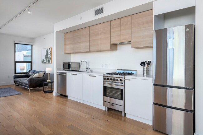 Building Photo - 719 Larkin St