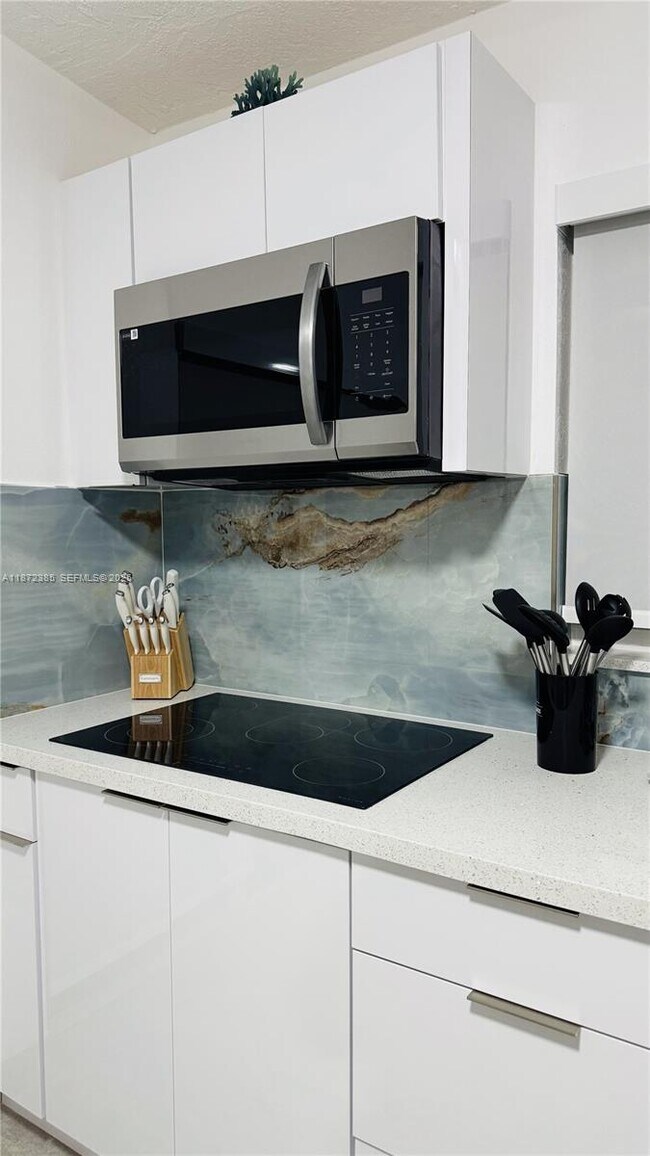 Building Photo - 60 SE Marlin Ave