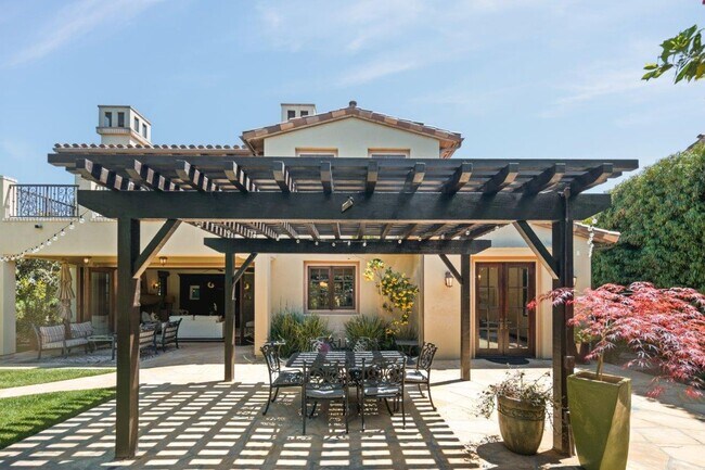 Building Photo - The Bluff's Coastal Living 3 bdrm Luxury Home