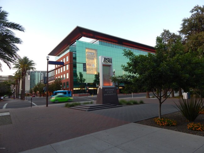 Building Photo - 2020 S Granada Dr