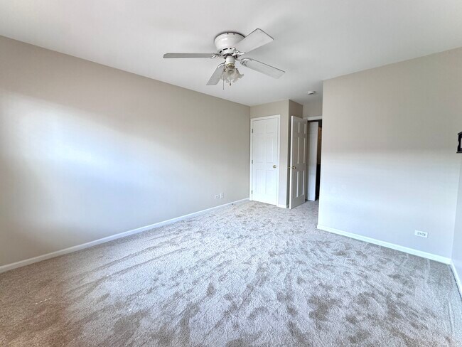Building Photo - 2424 Courtyard Cir