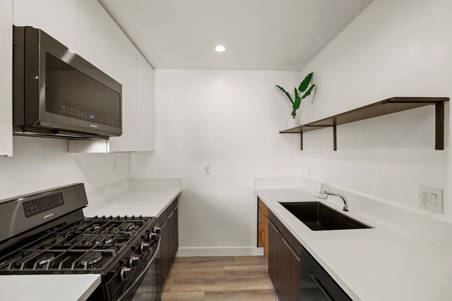 Building Photo - 2561 W Ave 30