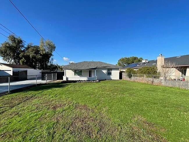 Building Photo - Multi Generation Home 4 Bedroom 3 Bath