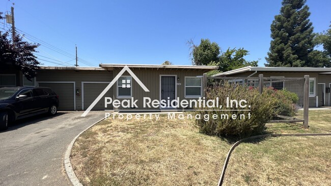 Primary Photo - The Cottages - 2060-2088 15th Ave