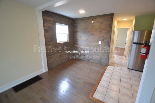 Building Photo - 6941 Mulberry St
