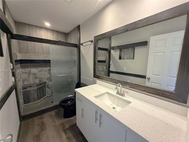 Building Photo - 1439 Captains Walk