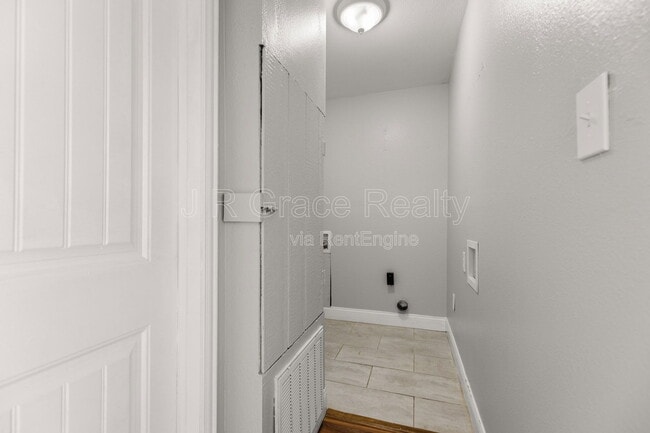 Building Photo - 103 N Tyler St