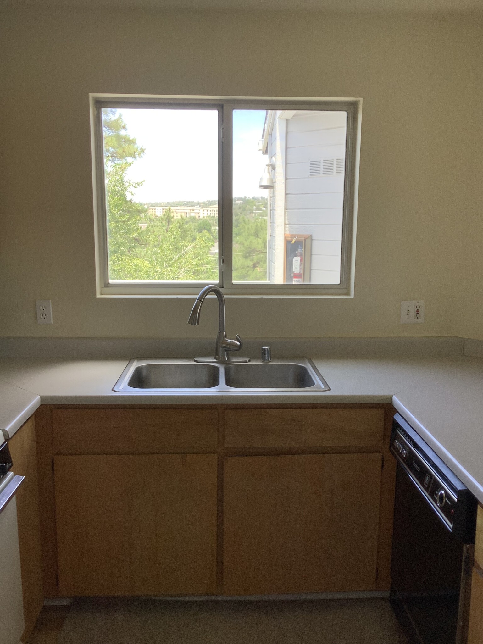 Building Photo - 604 N Bagby Dr