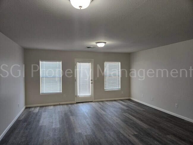 Building Photo - 1048 W Verde Ln