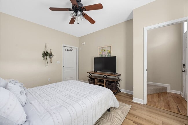 Building Photo - Stylish 3-bedroom townhome in Vermillion in Hustersville
