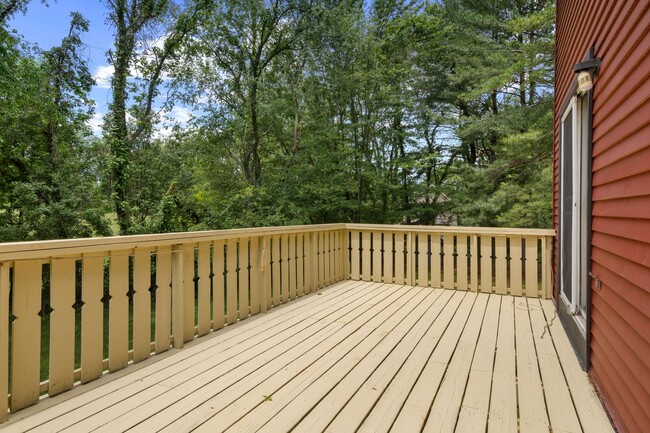 Building Photo - 3 or 4 Bed/ 3 1/2 bath