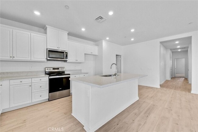 Building Photo - 4688 Florence Dr