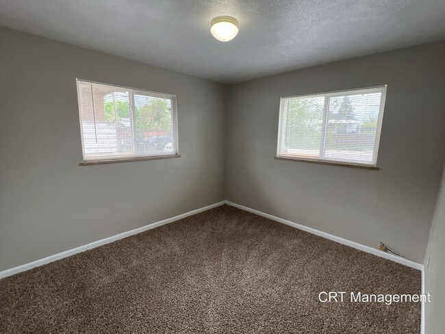 Building Photo - Freshly Updated 3-Bedroom, 1-Bathroom **FR...