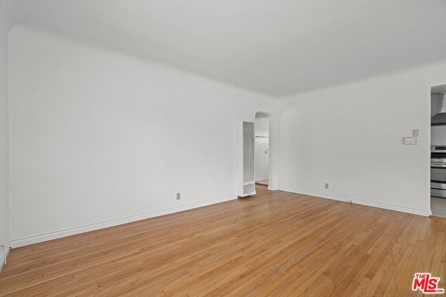 Building Photo - 3600 Kelton Ave