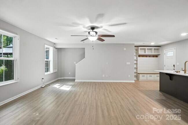 Building Photo - 1737 Hooper Court